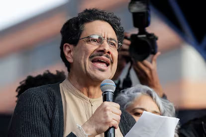 Iván Cepeda se retira de la consulta y anuncia que irá directo a primera vuelta presidencial