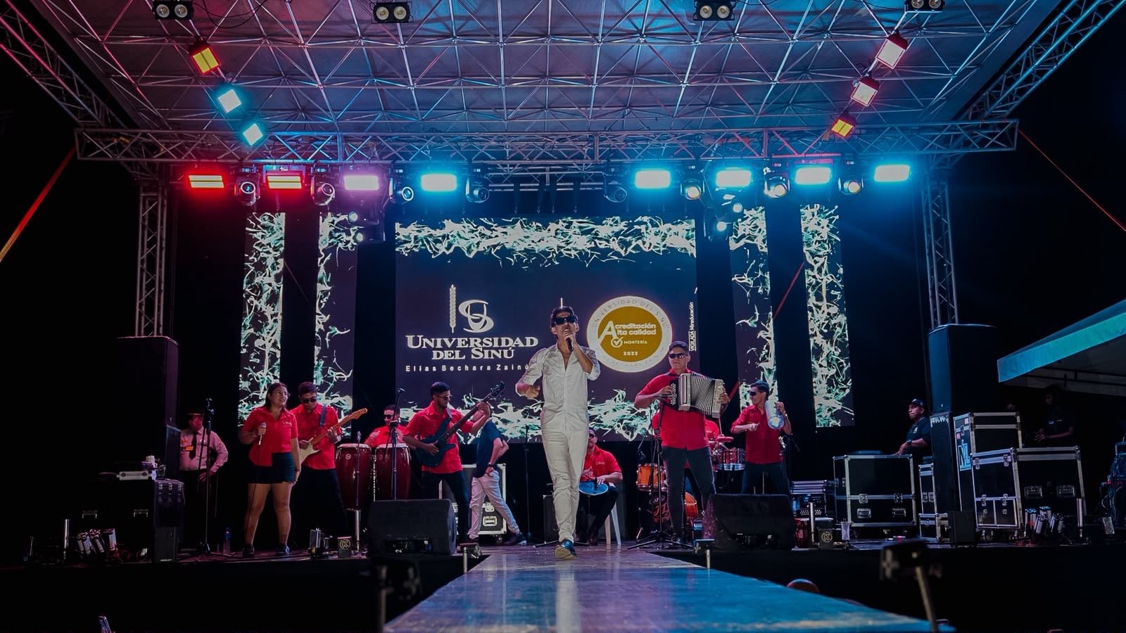 ¡Unisinú se vistió de fiesta! Samuel Morales y Zaider pusieron a gozar a Montería con un gran concierto